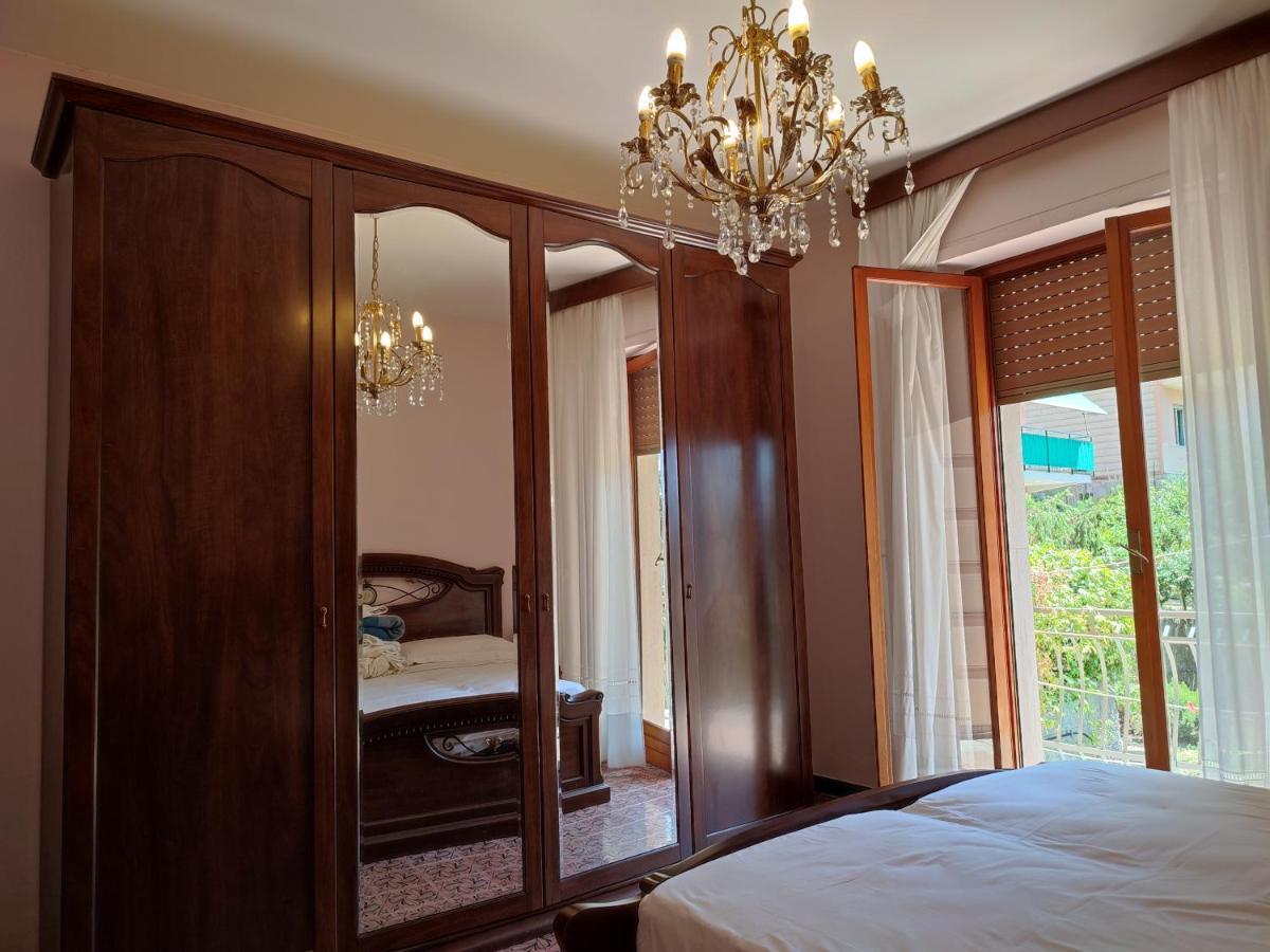 La Casa Di Yuri - Free Private Parking & Air Conditioning Рекко Екстер'єр фото