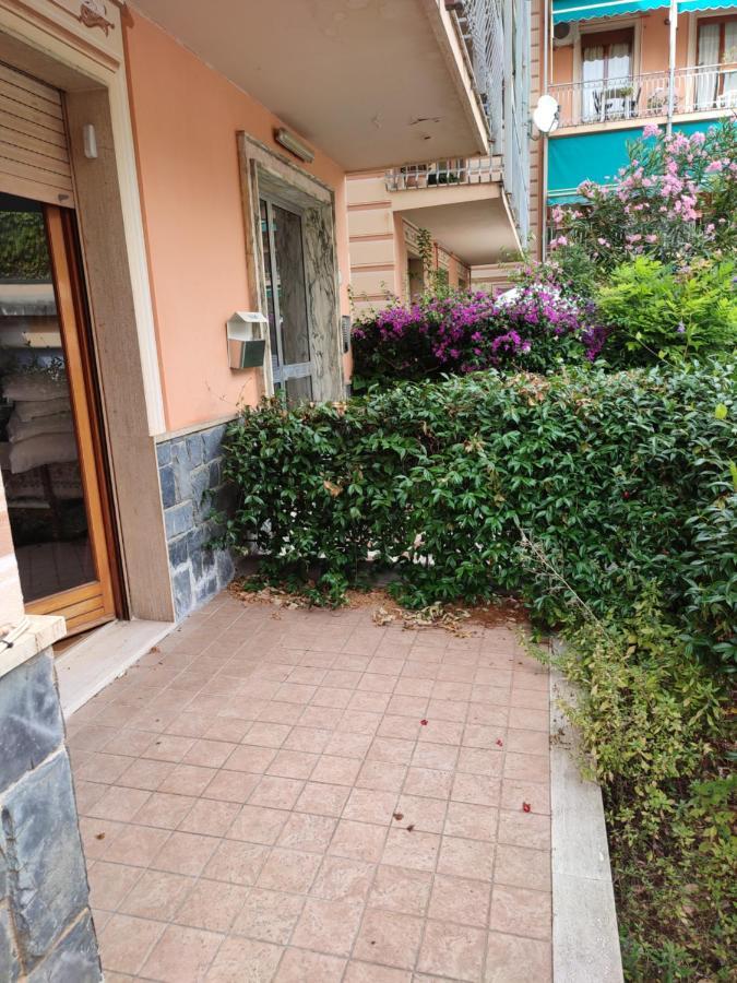 La Casa Di Yuri - Free Private Parking & Air Conditioning Рекко Екстер'єр фото